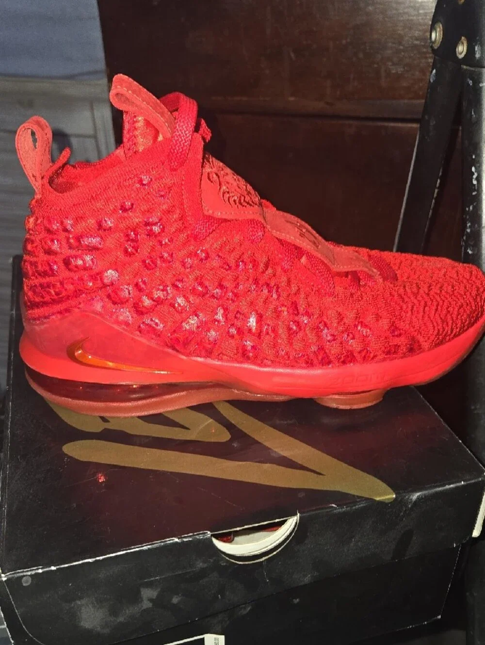 Nike Red Knit LJ-17 Low-Top Sneaker